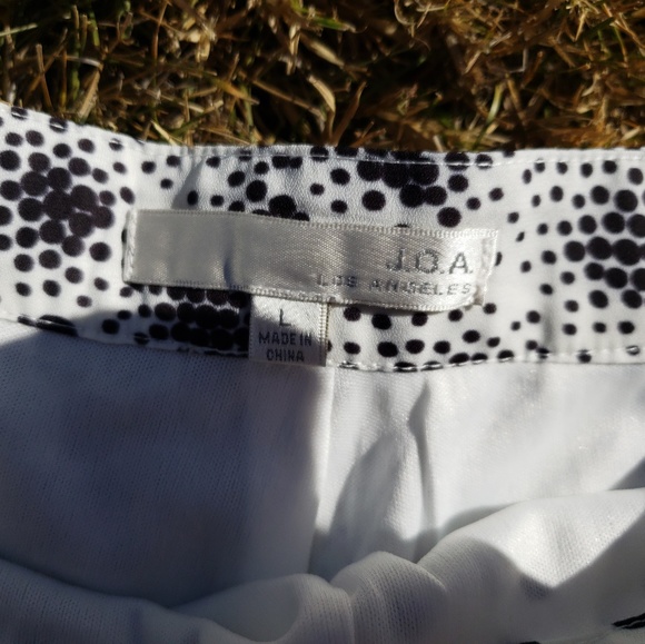 J.O.A polka dot pleated shorts - Picture 2 of 4